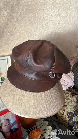 Кепка кожаная женская