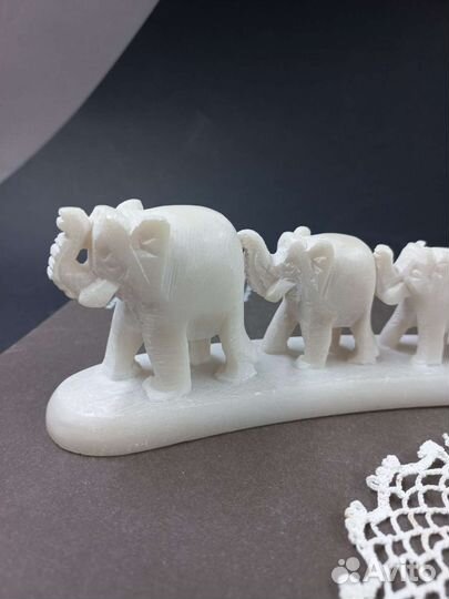 Слоны из мрамора