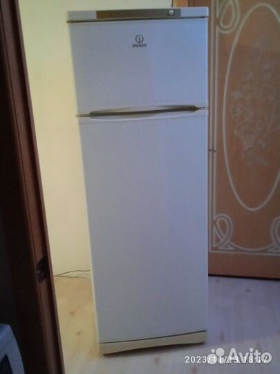 Холодильник двухкамерный индезит