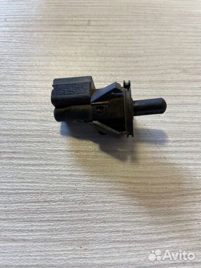 Концевик двери Renault Logan 2