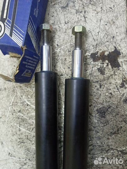 Амортизатор передний Volkswagen Passat B3