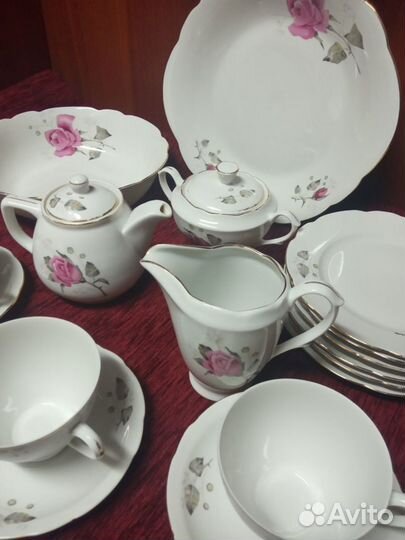 Столовый фарфоровый сервиз