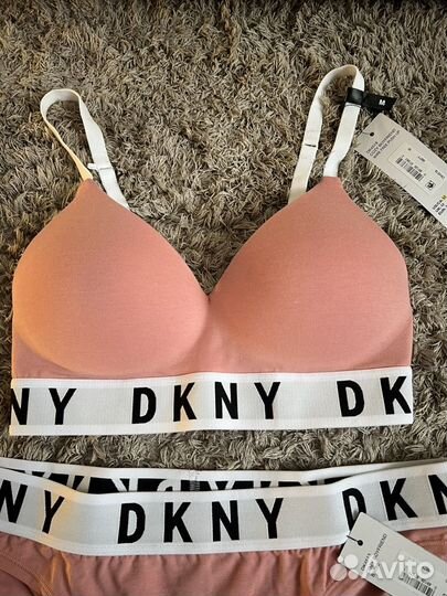 Бюстгальтер и трусики dkny