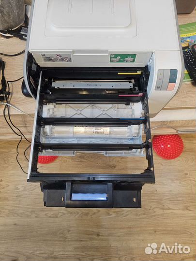 Цветной лазерный принтер HP Color LaserJet CP1215