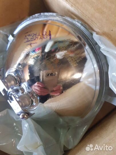 Фара со стойки шасси самолета