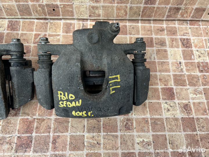 Передние суппорта на Volkswagen Polo sedan