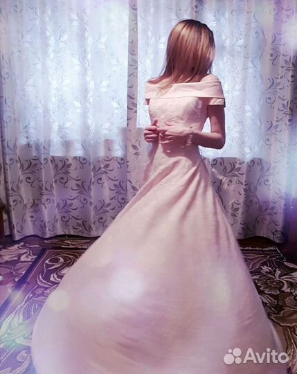 Вечернее платье