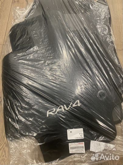 Автомобильные коврики на Toyota Rav4