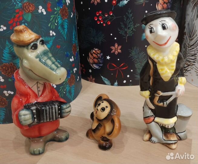 Фарфоровые статуэтки Крокодил Гена и Чебурашка