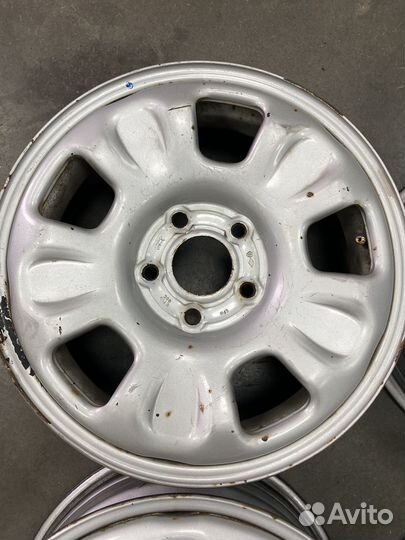 Штампованый диск на Renault Duster R16