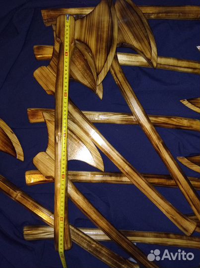 Деревянный лакированный топор 65 см