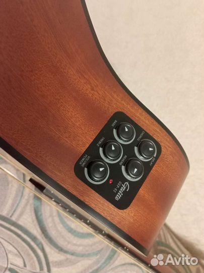 Акустическая гитара