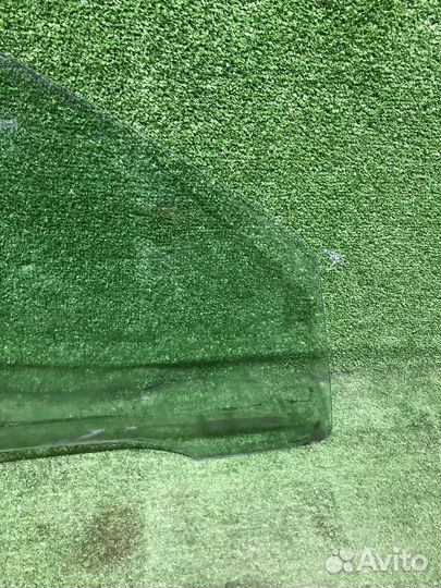 Стекло передней правой двери Ford Focus 1