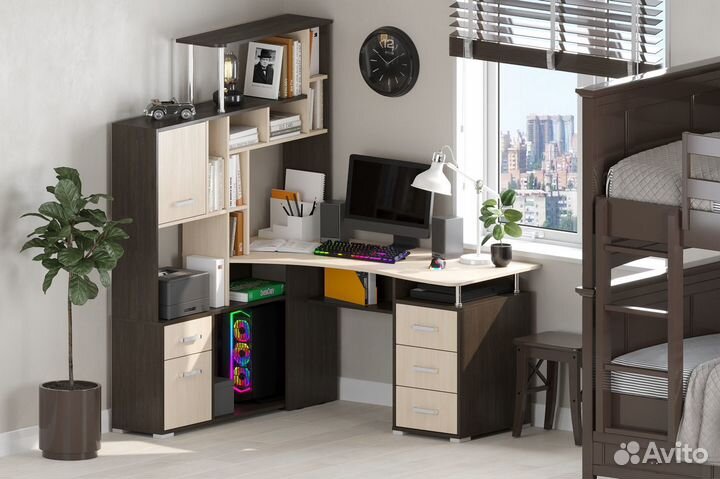 Компьютерный стол угловой с полками