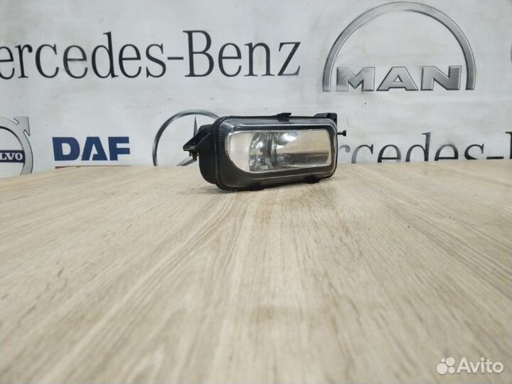 Фара противотуманная правая Mercedes-Benz Actros