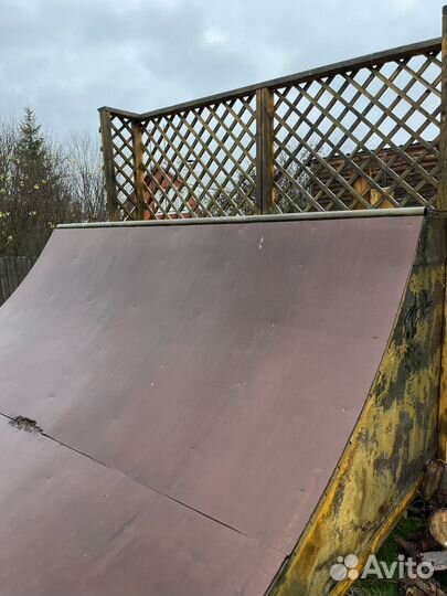 Скейт площадка