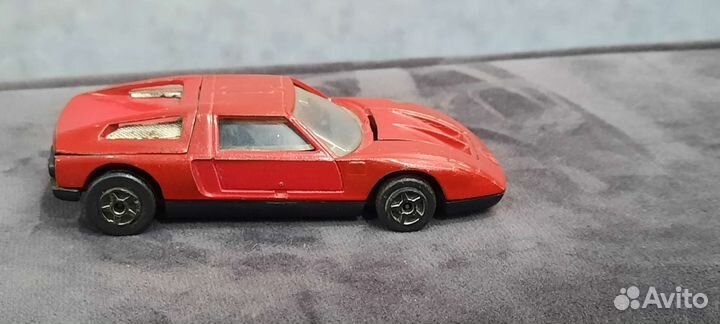 Модель автомобиля mercedes с 111