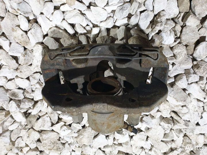 Суппорт передний Mazda 3 BL