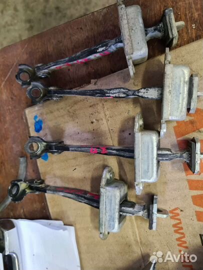 Ограничитель двери Nissan Murano Z51