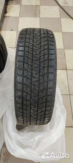 Bridgestone Blizzak DM-V1 215/60 R17