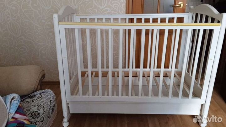 Детская кроватка с ящиком и матрасом + бортики