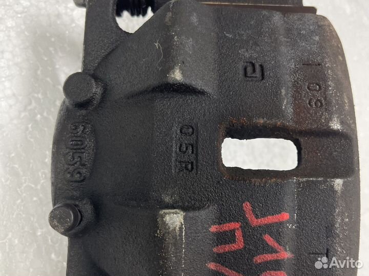 Суппорт передний правый Nissan Qashqai j10