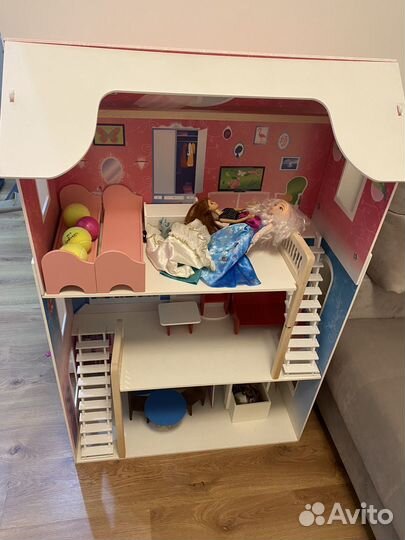 Кукольный домик с мебелью
