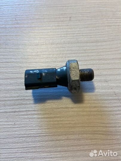 Датчик давления масла Volkswagen Polo