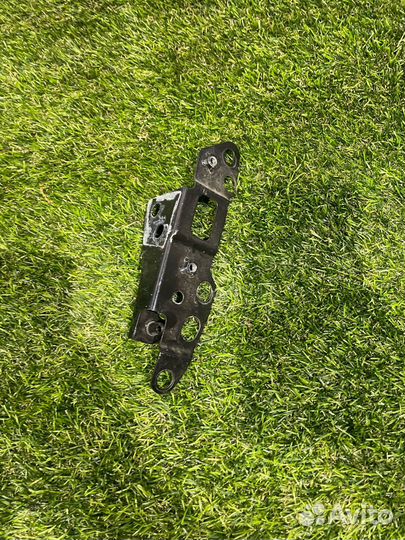 Кронштейн крыла передний правый Fiat 124 2018