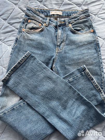 Джинсы фирмы mango