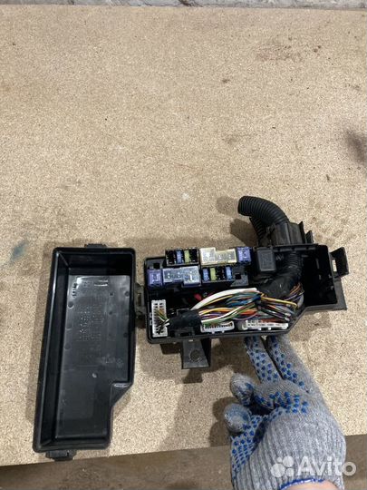 Блок предохранителей Nissan Navara D40