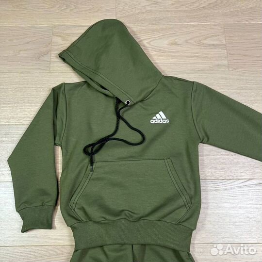 Костюм Adidas спортивный