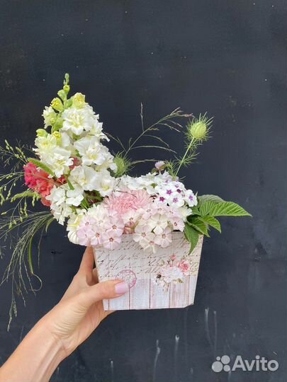 Живые цветы, букеты, гладиолусы