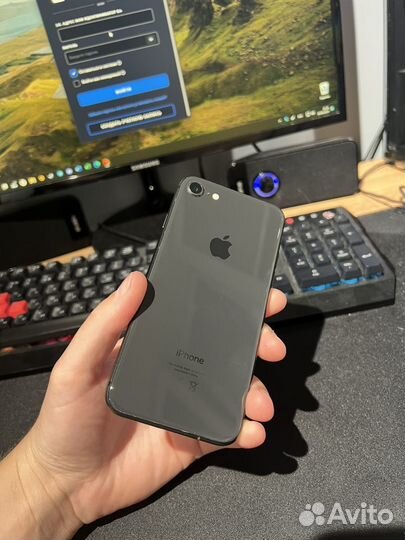 iPhone 8, 64 ГБ