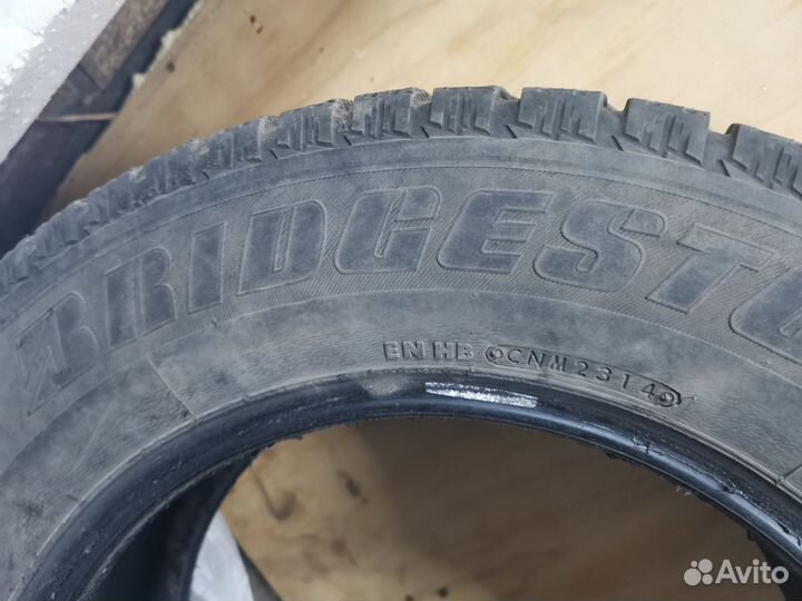 Bridgestone Ice Cruiser 7000 215/65 R16