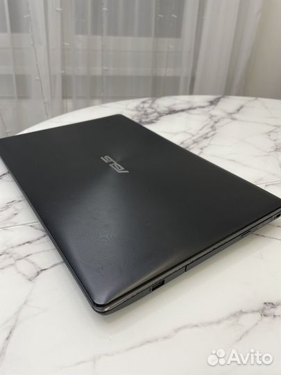 Ноутбук asus X550L