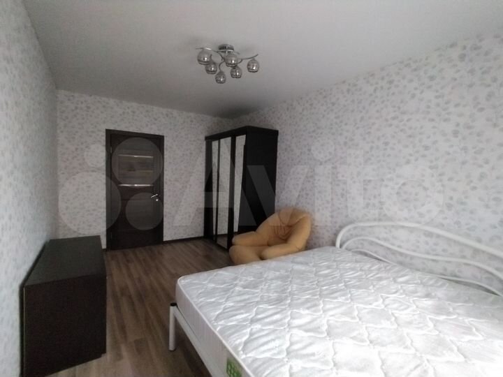 2-к. квартира, 64 м², 1/10 эт.