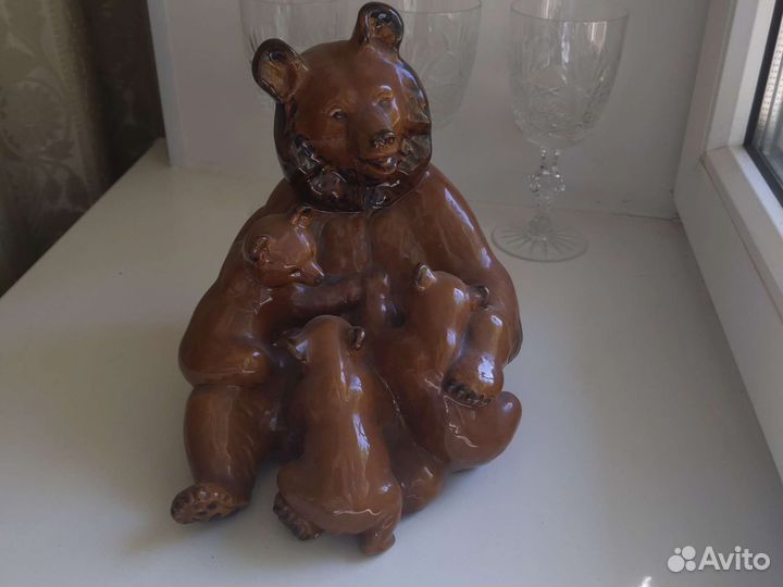 Статуэтка Медведица с медвежатами