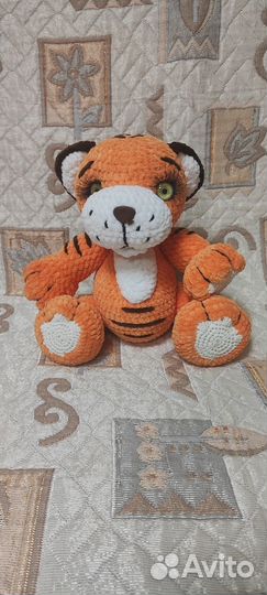 Интерьерная игрушка тигр вязаный крючком