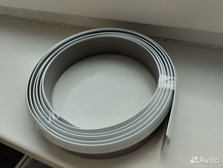 Плинтус гибкий, для столешницы - белый. 3м
