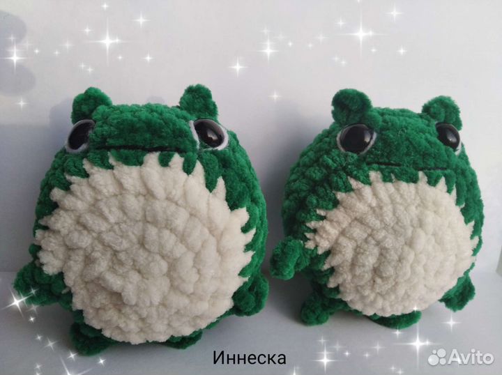 Лягушки брелки вязаные плюшевые