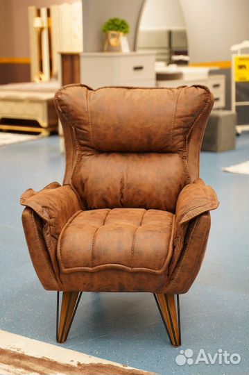 Диван коричневый