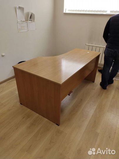 Столы и тумбы офисные бу в наличии