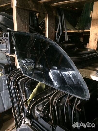 Стекло заднее боковое правое и левое Mercedes w202
