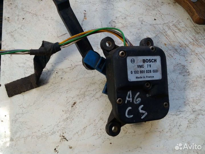 Моторчик заслонки отопителя Audi A4 B5