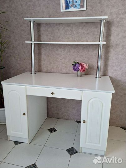 Письменный стол