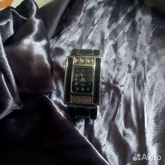 Часы-браслет женские