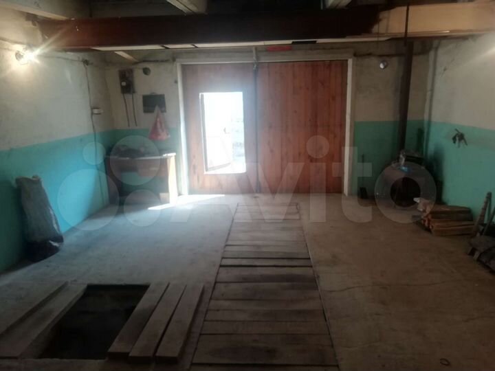 Гараж, > 30 м²