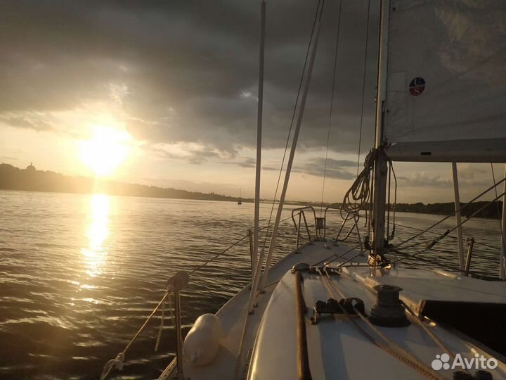 Прогулка на парусной яхте