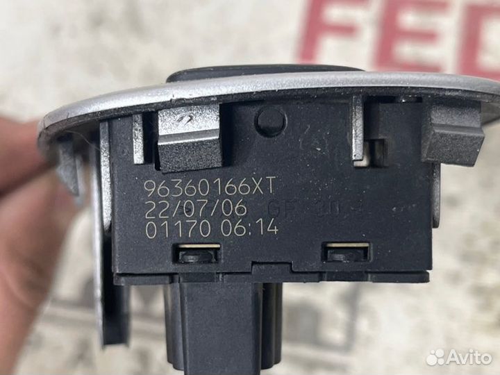 Кнопка стеклоподъемника задняя левая Peugeot 307